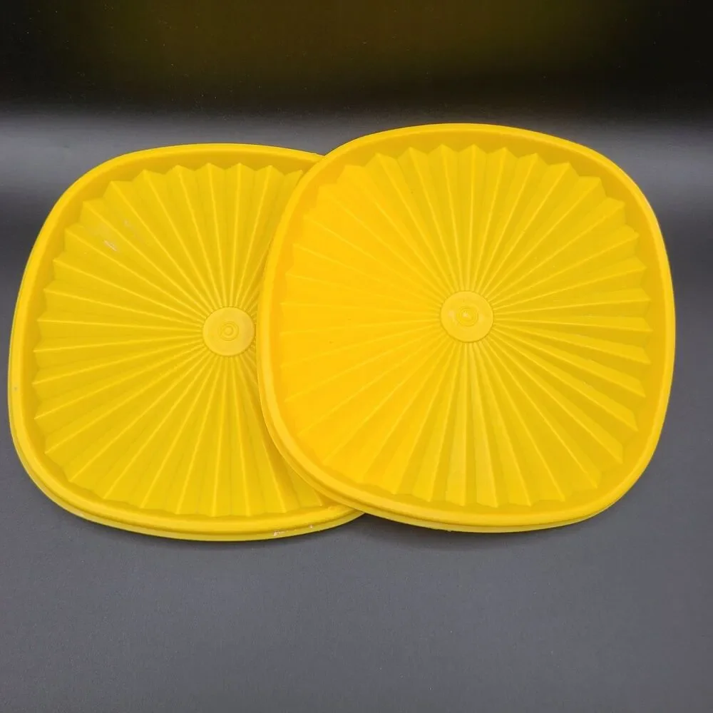 2 Tupperware Replacement Yellow Sunburst 8” Square Lid #837-14 #837-4